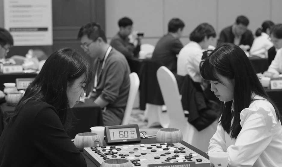Cậu Bé Không Muốn Gánh Team: Nghệ Thuật Đọc Một Tuyển Thủ Qua Những Khoảng Lặng
