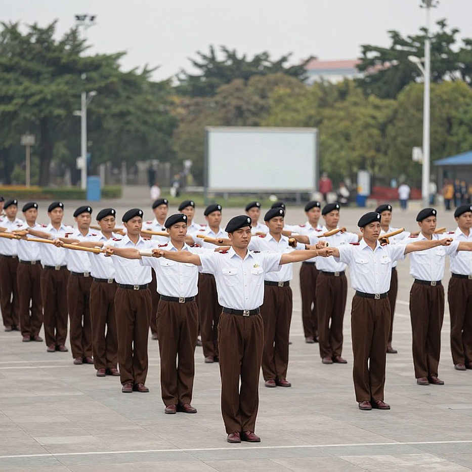 Trang giấy trắng giữa mùa tin đồn: Bài học từ bản phân tích dám viết "không thể kết luận"