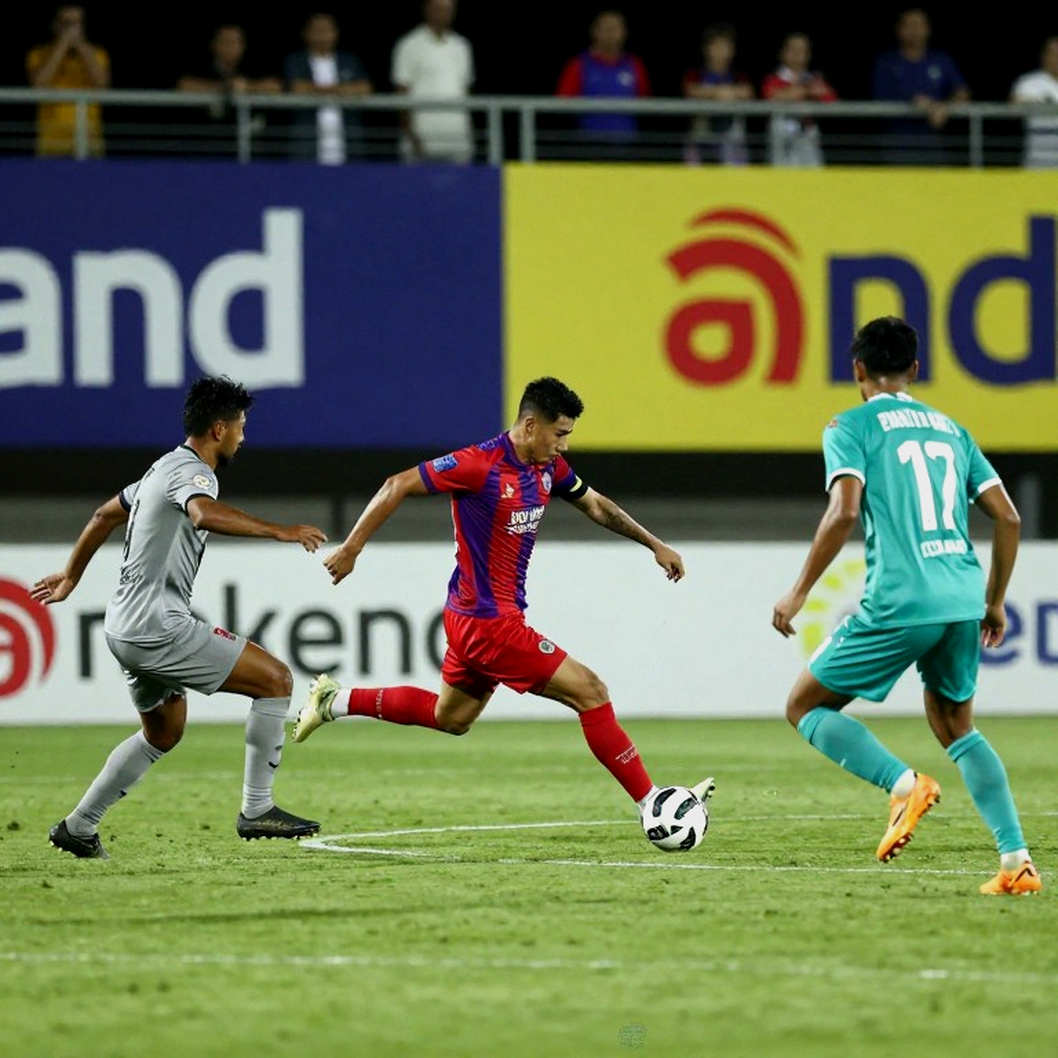 UEFA điều tra nghi án cầu thủ Israel nhổ vào HLV Ireland: hồ sơ kỷ luật nằm ở nơi camera không với tới