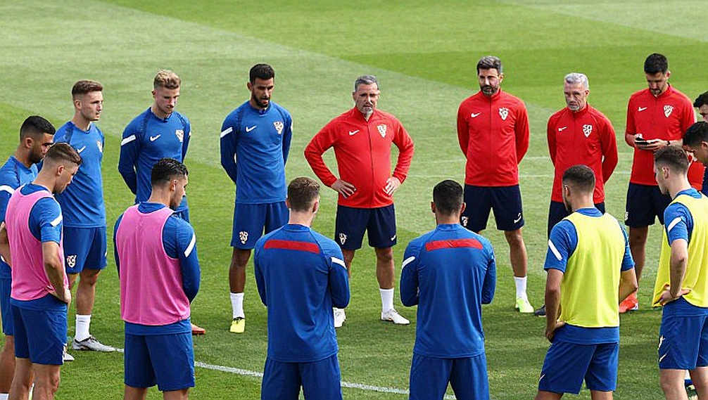 Barcelona và 'cuộc cách mạng' trên giấy: bảng đội hình tự tố cáo chính nó Barcelona và 'cuộc cách mạng' trên giấy: bảng đội hình tự tố cáo chính nó