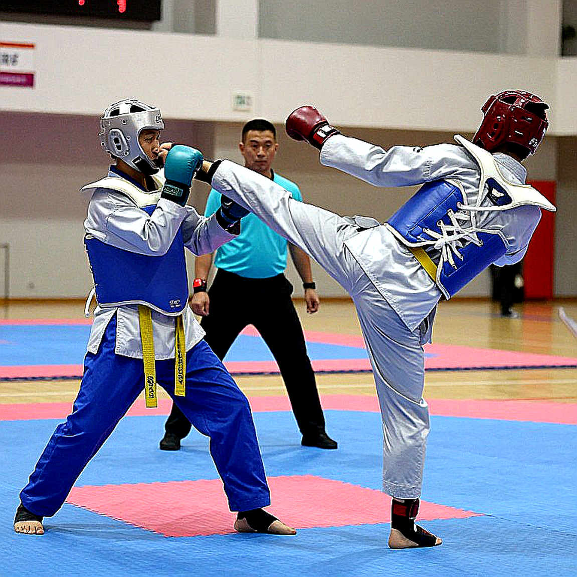 Bất bại 16-0 vẫn không có hợp đồng mới: UFC đã chấm Farid Basharat bằng thứ không nằm trên bảng điểm