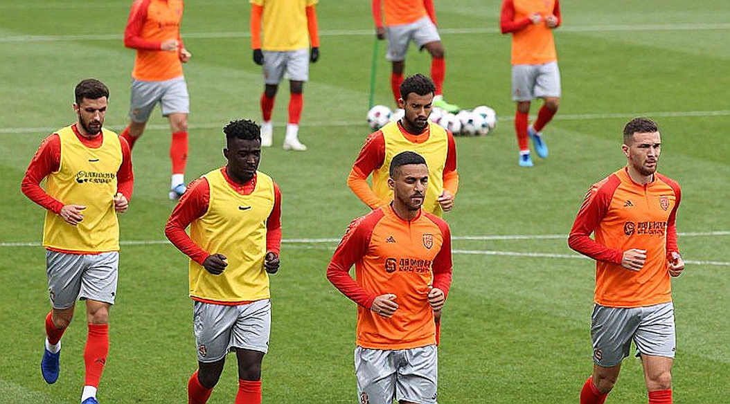 Five Internationals Return, One Viet Anh Stays Behind: Cong An Ha Noi's Load-Management Equation Before Lion City Sailors Five Internationals Return, One Viet Anh Stays Behind: Cong An Ha Noi's Load-Management Equation Before Lion City Sailors