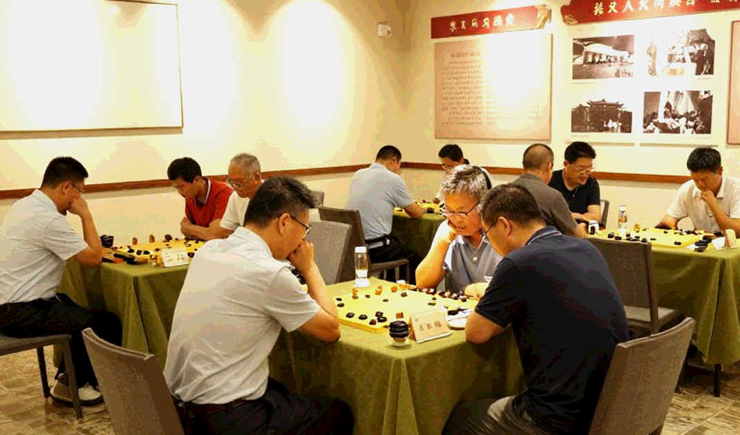 Cập nhật Najdorf của Daniel King: Khi lý thuyết khai cuộc trở thành cuộc chạy đua vũ trang không hồi kết