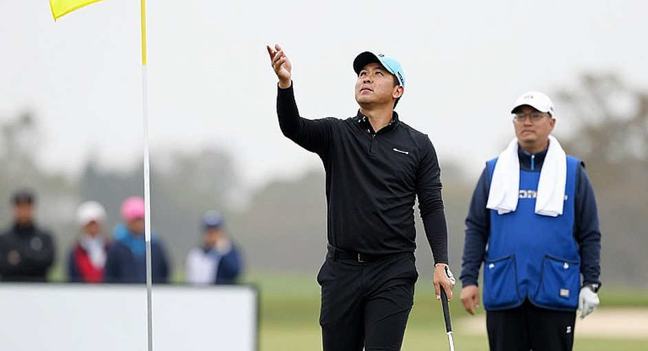 Chiếc bib rơi xuống tại Walnut Cove: Caddie bỏ túi giữa vòng đấu và bài học về giới hạn chịu đựng ở PGA Tour