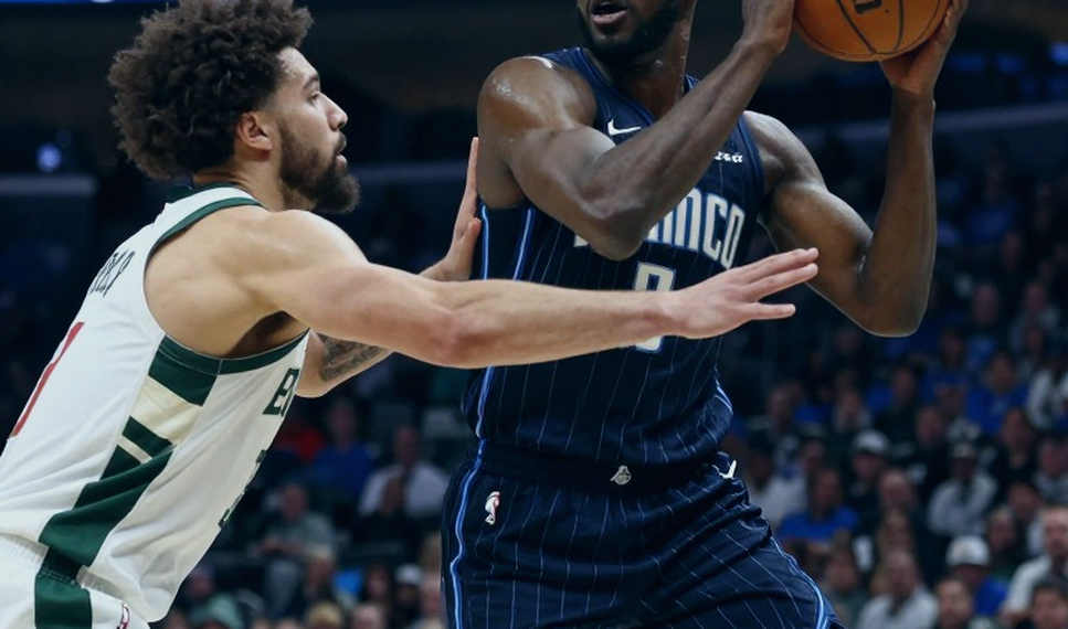 Mike James rời sân: Anadolu Efes và bài toán tái cấu trúc tấn công nửa sân