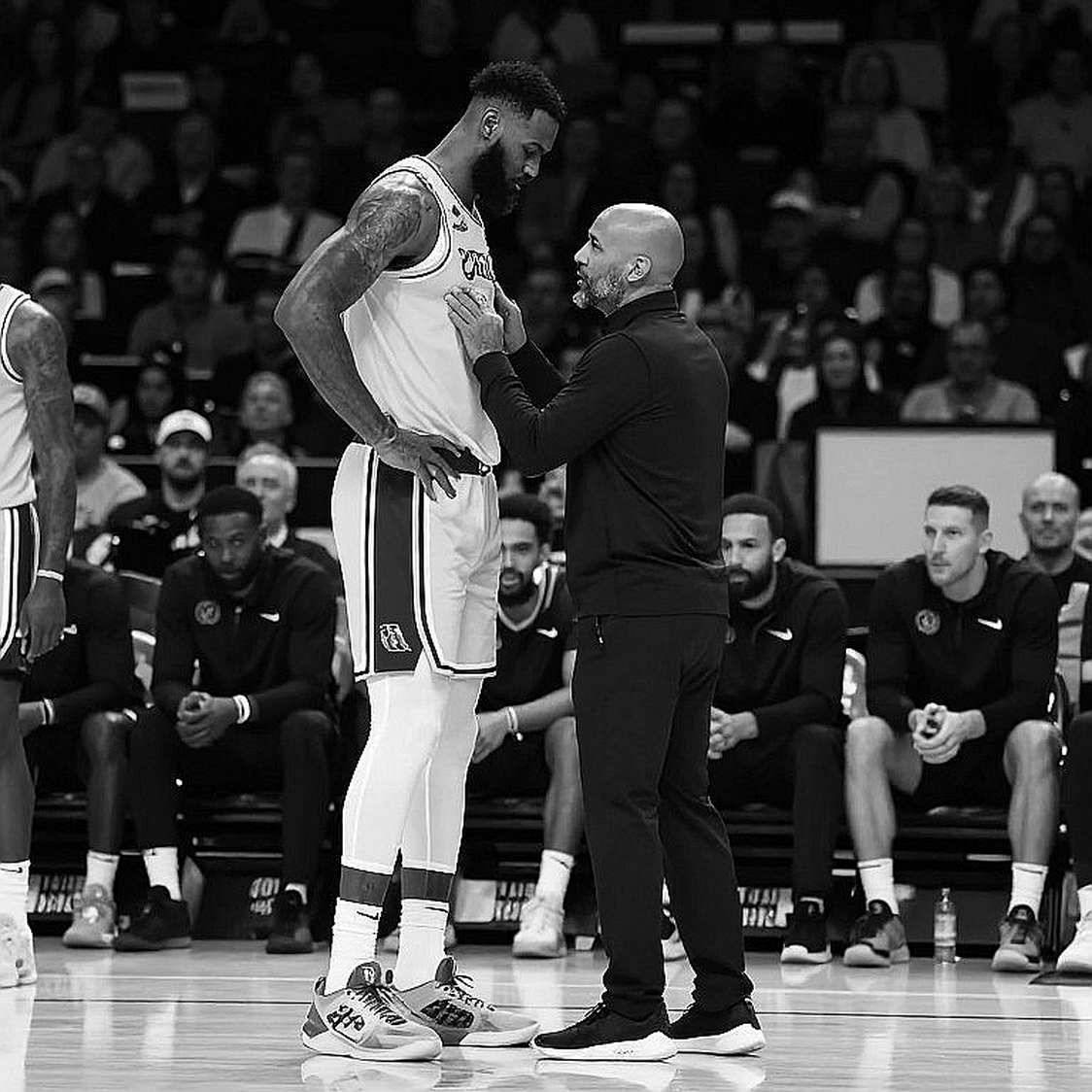 Mike James rời sân: Anadolu Efes và bài toán tái cấu trúc tấn công nửa sân